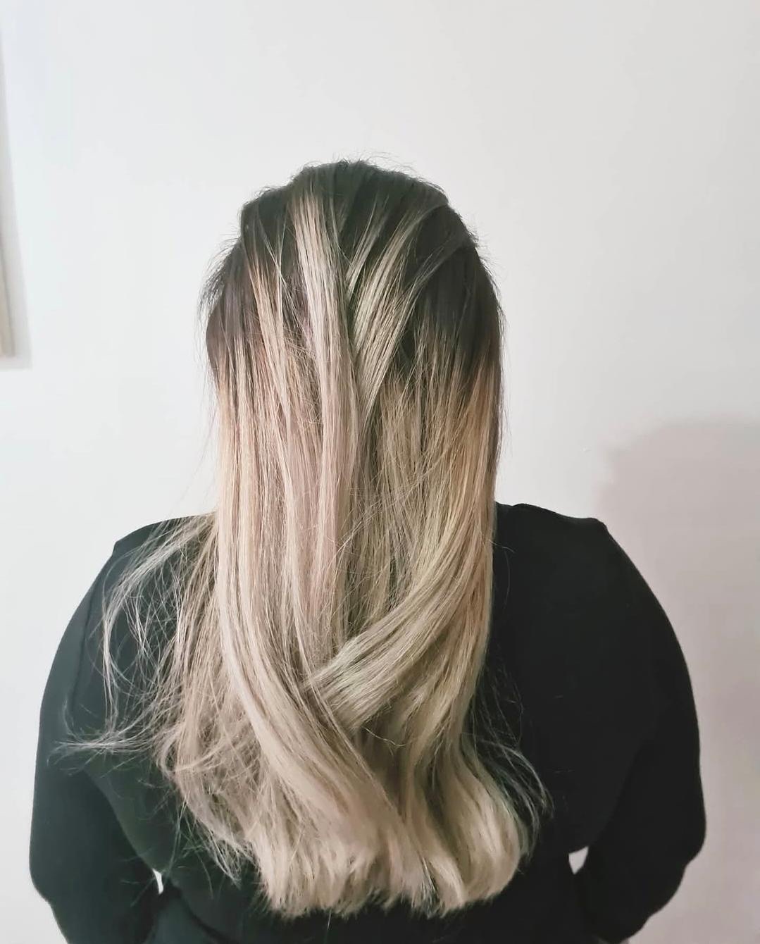 Bright blended blonde with face-framing ribbons