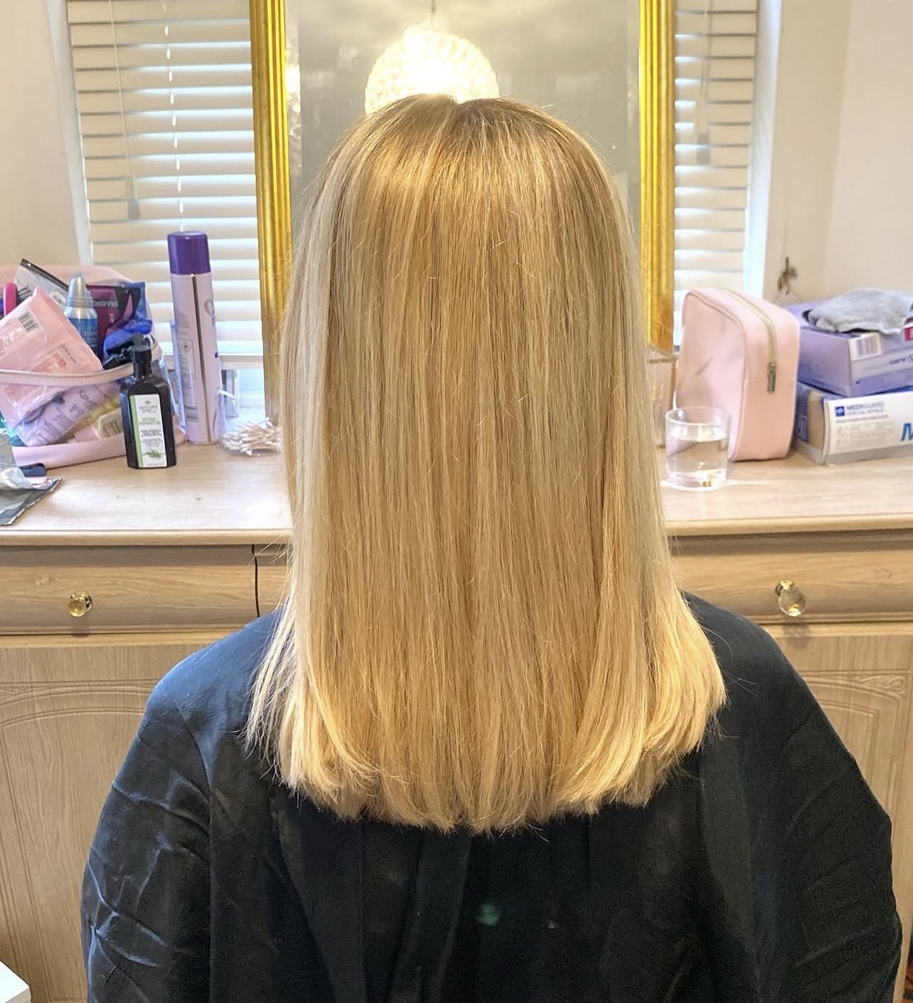 Sleek blonde result with salon finish